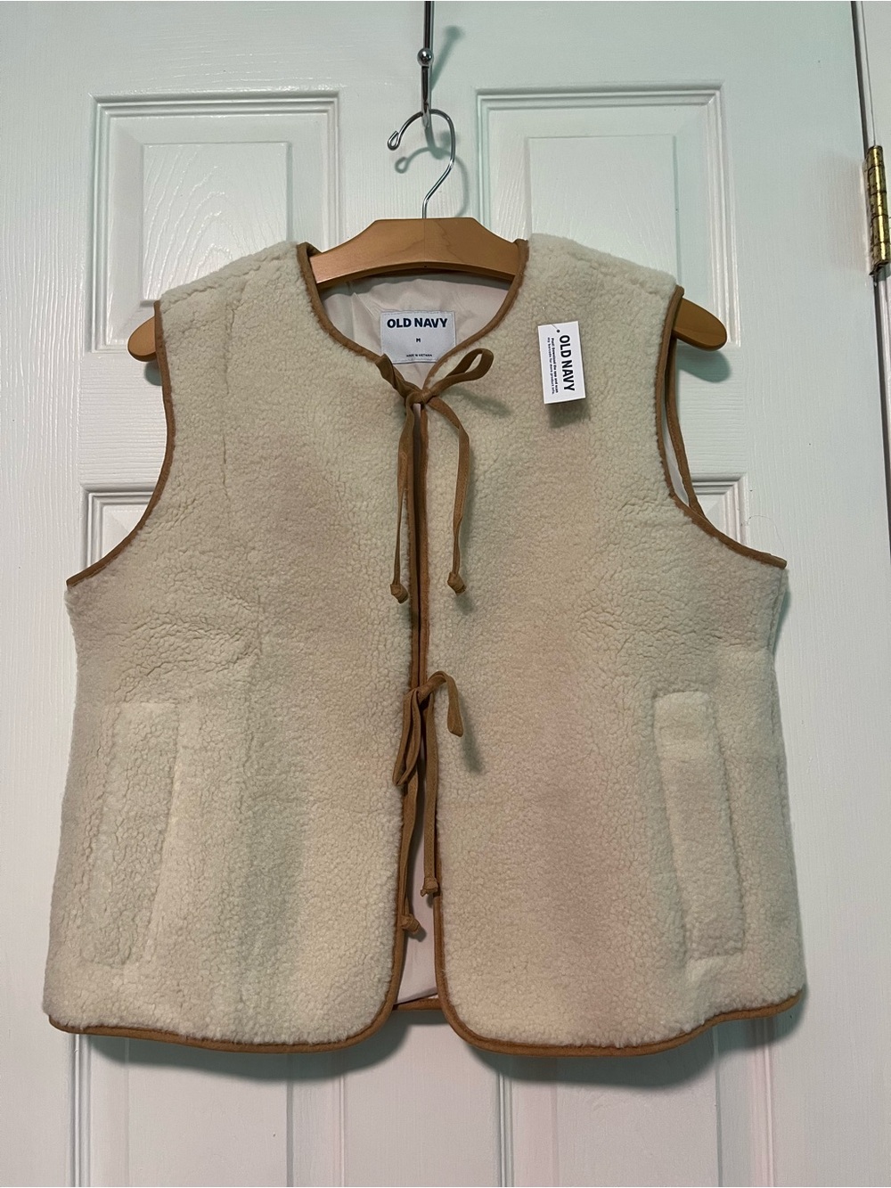 Old Navy Cream Sherpa Open-Front Vest - Picture 6 of 10